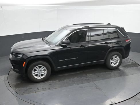 Used 2023 Jeep Grand Cherokee Laredo w/ Luxury Tech Group I AWD/4WD image 36