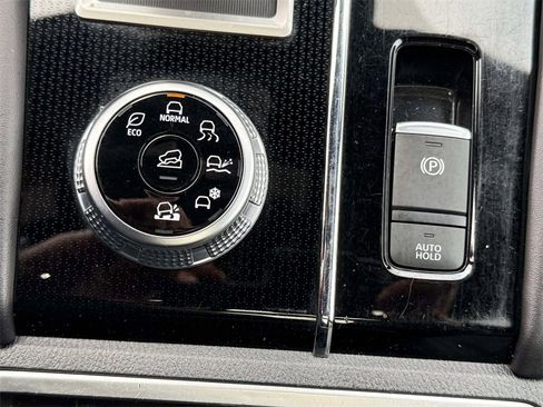 Used 2023 Mitsubishi Outlander AWD image 25