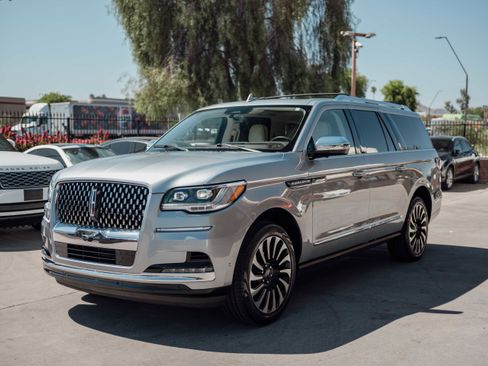 Used 2023 Lincoln Navigator L Black Label AWD/4WD image 1