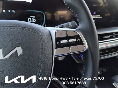 Certified 2025 Kia Telluride LX FWD image 26