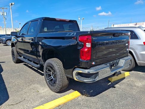 Used 2022 Chevrolet Silverado 1500 LT AWD/4WD image 6