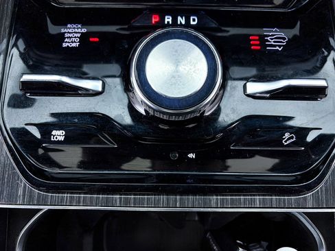 Used 2022 Jeep Wagoneer Series III w/ Premium Group I image 33