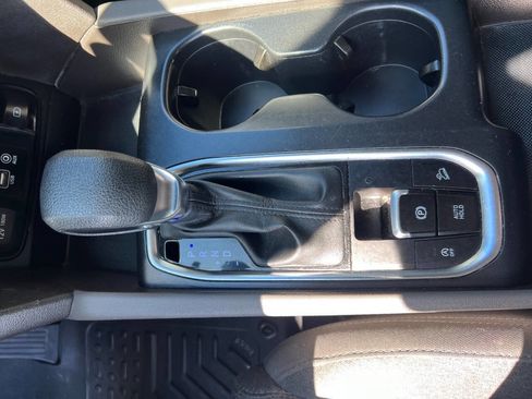 Used 2020 Hyundai Santa Fe SE image 16