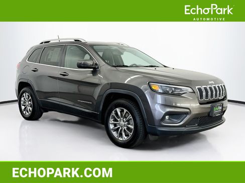 Used 2019 Jeep Cherokee Latitude Plus w/ Comfort/Convenience Group AWD/4WD image 1