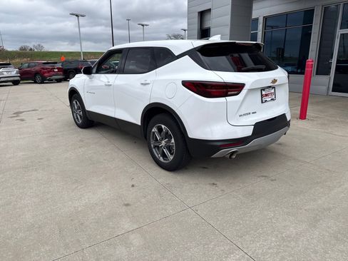 Used 2025 Chevrolet Blazer LT image 2