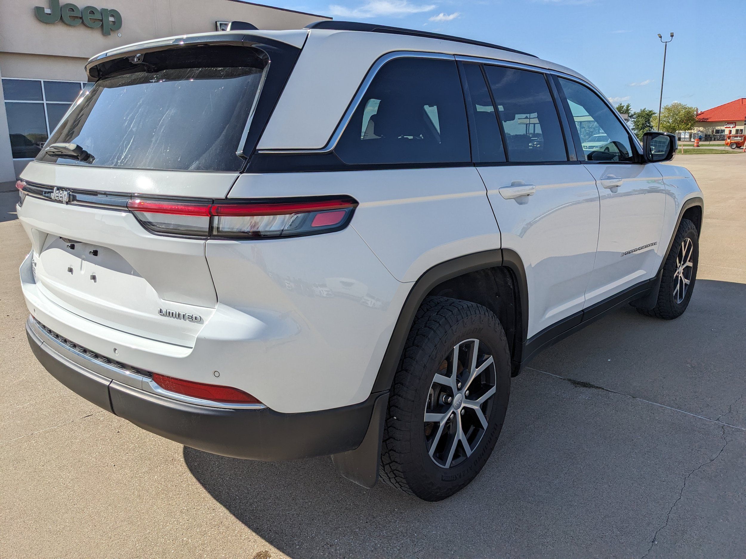 Used 2024 Jeep Grand Cherokee Limited w/ Luxury Tech Group II AWD/4WD image 8