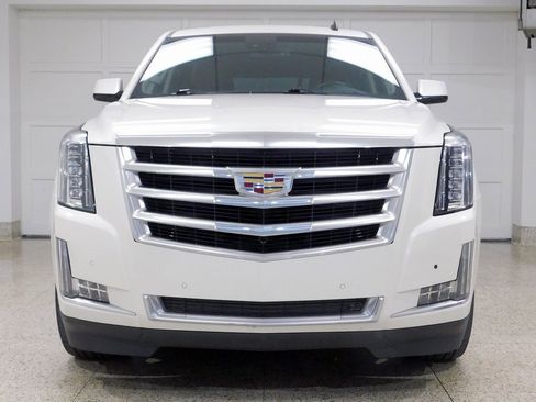 Used 2015 Cadillac Escalade Luxury image 5