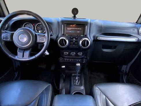 Used 2015 Jeep Wrangler Unlimited Sahara w/ Dual Top Group AWD/4WD image 15