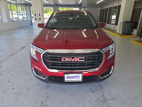Used 2023 GMC Terrain SLE w/ Driver Convenience Package FWD image 8