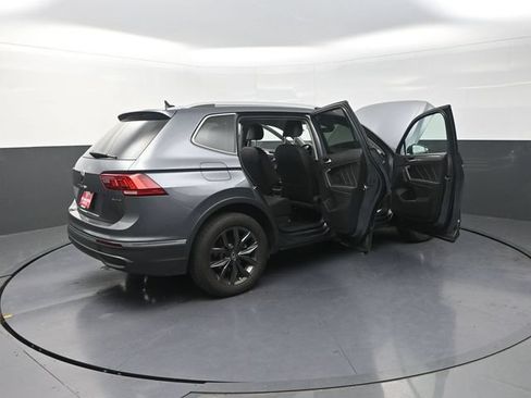 Used 2024 Volkswagen Tiguan SE AWD/4WD image 45