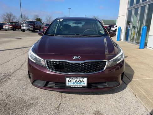 Used 2017 Kia Forte LX FWD image 3