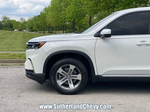 Used 2025 Honda Pilot EX-L image 10