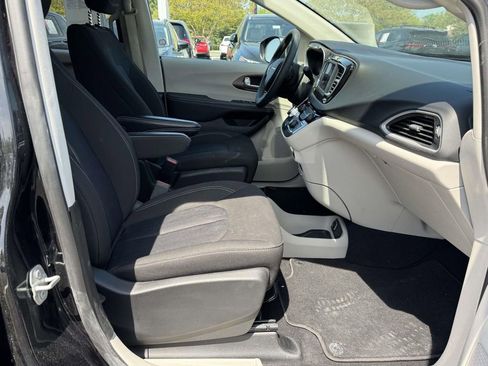 Used 2024 Chrysler Voyager LX FWD image 13