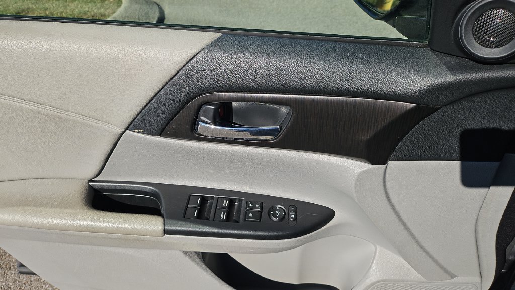 Used 2015 Honda Accord EX image 3