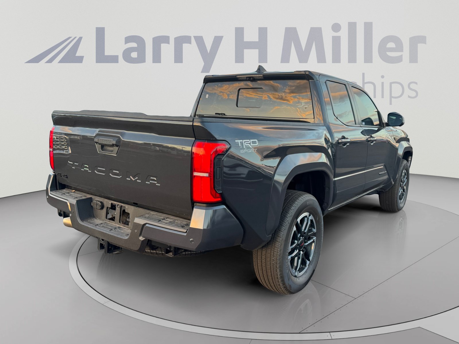 Used 2026 Toyota Tacoma TRD Sport w/ TRD Sport Premium Package AWD/4WD image 5