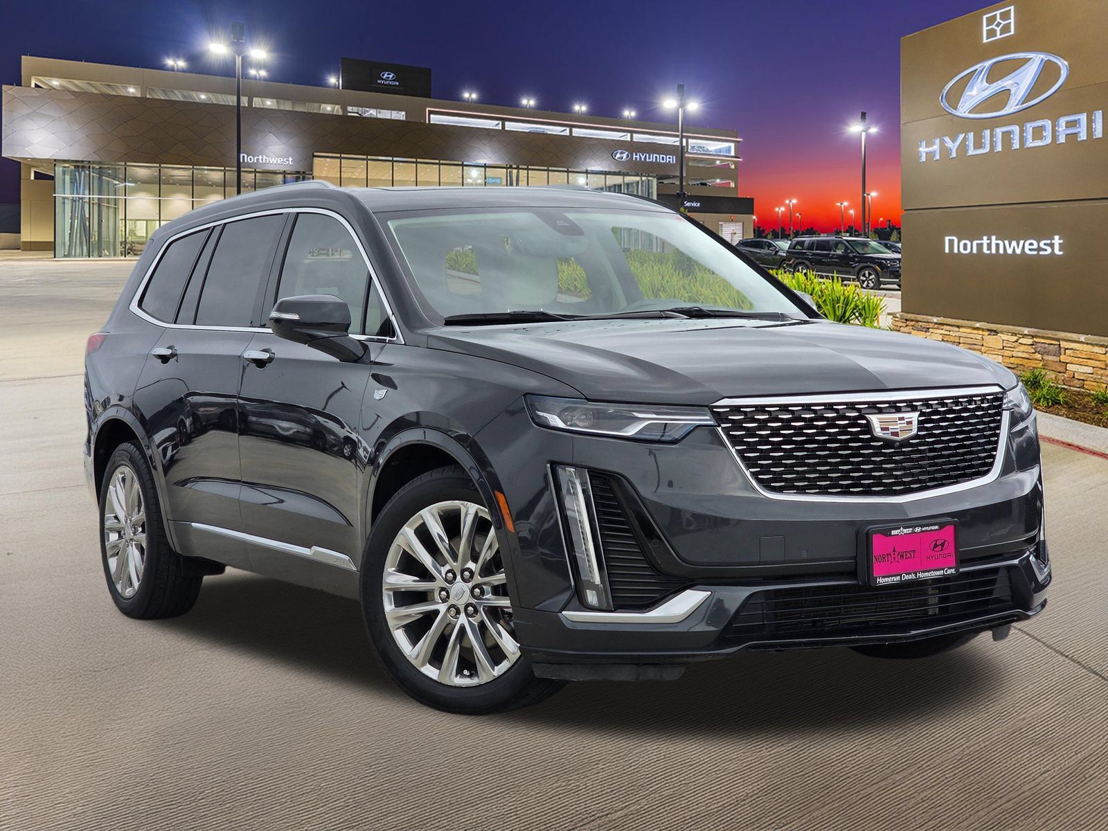 Used 2023 Cadillac XT6 Premium Luxury w/ Technology Package FWD image 3