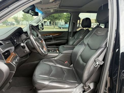 Used 2018 Cadillac Escalade Luxury AWD/4WD image 25