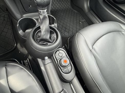 Used 2019 MINI Cooper 2-Door Hardtop w/ Signature Upholstery Package image 26