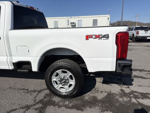 Used 2025 Ford F250 XLT w/ FX4 Off-Road Package AWD/4WD image 9