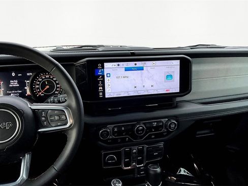 Used 2024 Jeep Wrangler Sahara image 6