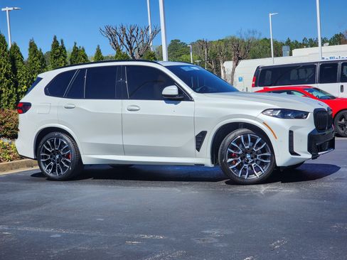 Used 2025 BMW X5 sDrive40i w/ M Sport Package image 3