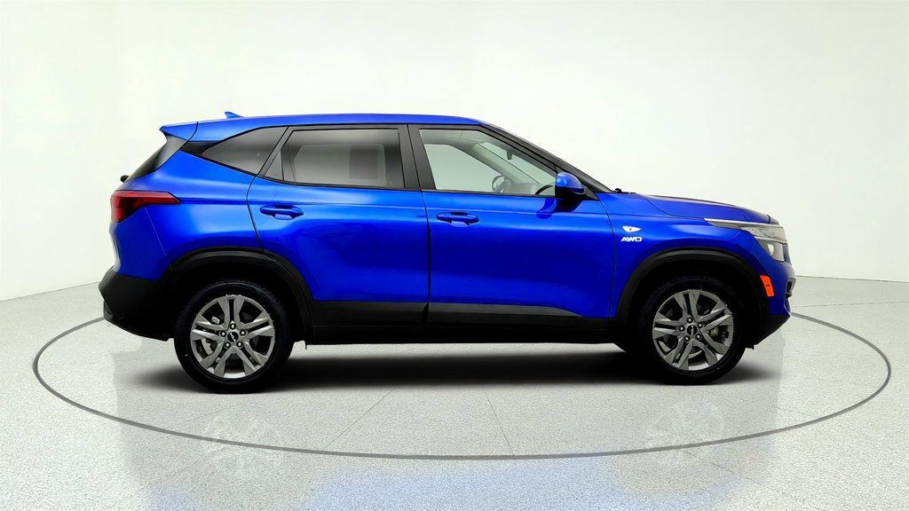Used 2023 Kia Seltos LX AWD/4WD image 4