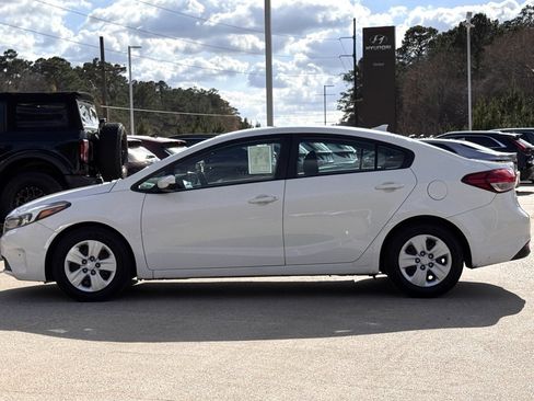 Used 2017 Kia Forte LX image 9