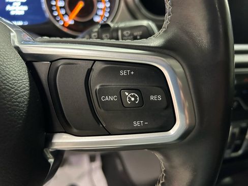 Used 2018 Jeep Wrangler Unlimited Sahara AWD/4WD image 11