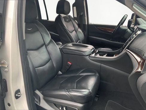 Used 2020 Cadillac Escalade ESV 2WD image 22