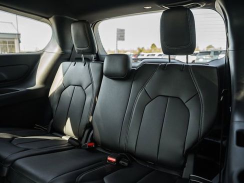 New 2026 Chrysler Pacifica Select FWD image 38