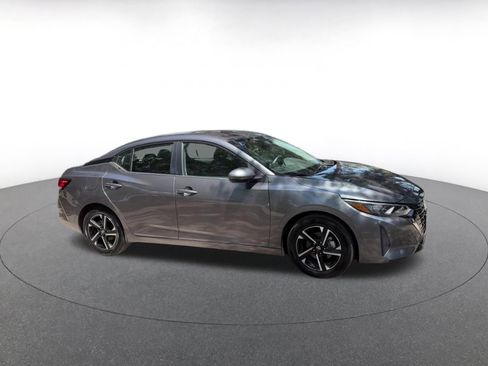 Used 2025 Nissan Sentra SV FWD image 2