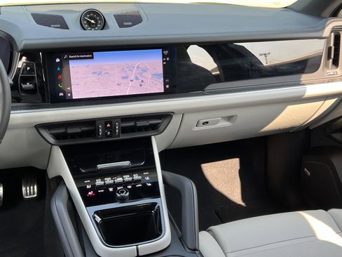 Certified 2025 Porsche Cayenne S image 24