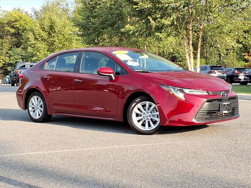 Used 2026 Toyota Corolla LE w/ LE Premium Package FWD image 2