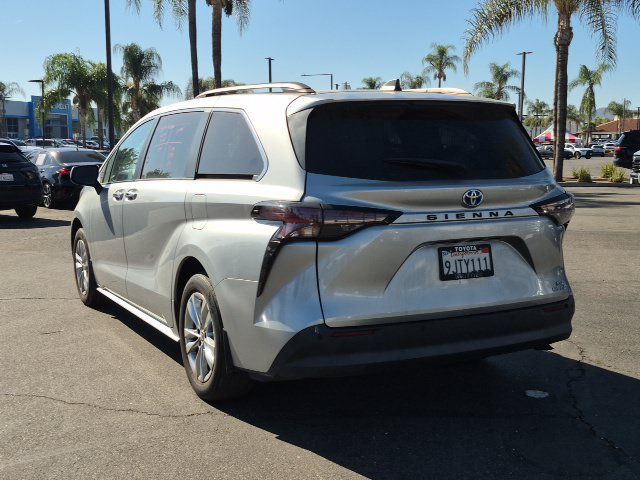 Used 2023 Toyota Sienna XLE w/ XLE Plus Package FWD image 5