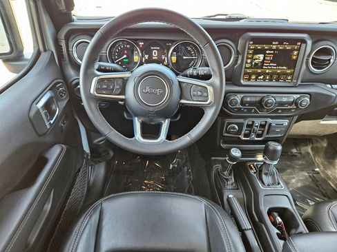 Used 2023 Jeep Wrangler Unlimited Sahara AWD/4WD image 13