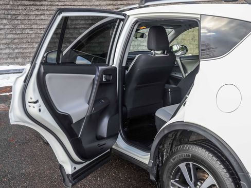 Used 2018 Toyota RAV4 XLE image 20
