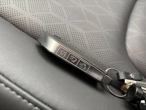 Used 2026 Kia Carnival FWD image 27