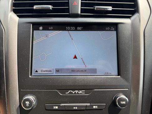 Used 2019 Ford Fusion SE FWD image 23
