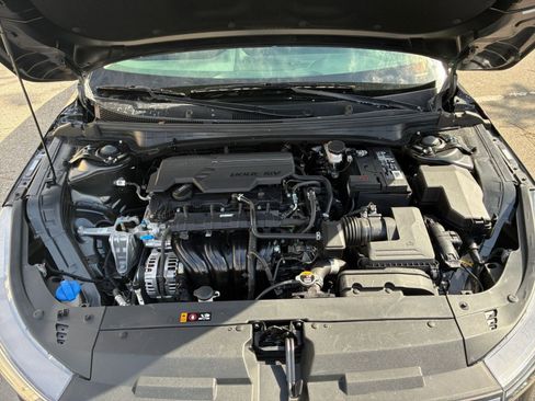 Used 2025 Kia K4 LXS image 32