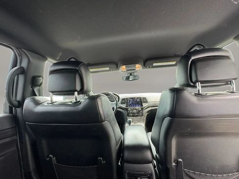 Used 2019 Jeep Grand Cherokee Altitude RWD image 14