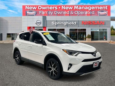 Used 2016 Toyota RAV4 SE image 1
