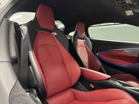 Used 2023 McLaren Artura RWD image 10