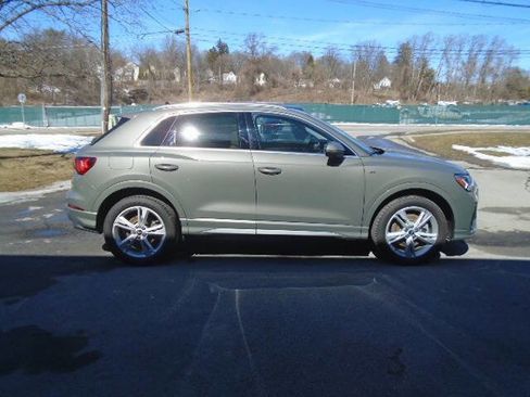 Used 2023 Audi Q3 2.0T Premium Plus w/ Premium Plus Package image 9