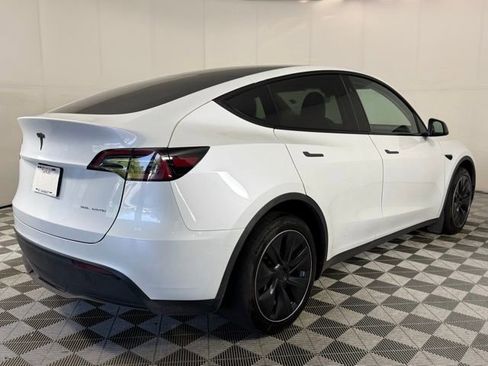 Used 2023 Tesla Model Y Long Range AWD/4WD image 6