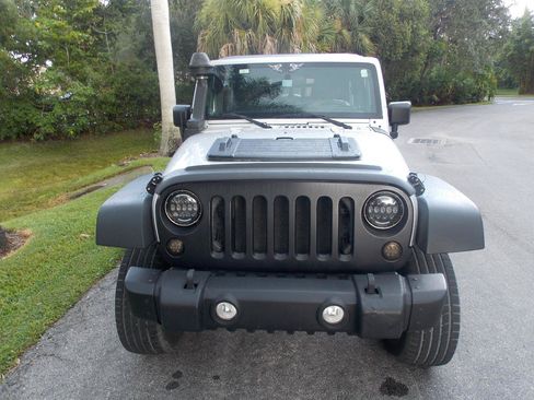 Used 2012 Jeep Wrangler Unlimited Sport AWD/4WD image 13