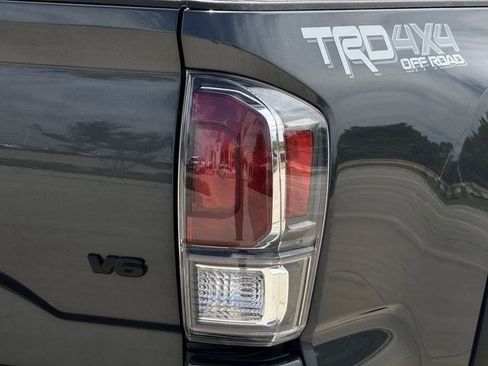 Used 2023 Toyota Tacoma TRD Off-Road w/ Technology Package AWD/4WD image 10