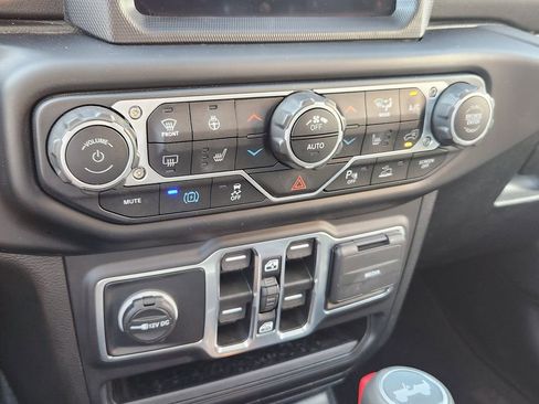 Used 2022 Jeep Wrangler Unlimited Sahara w/ Cold Weather Group image 25