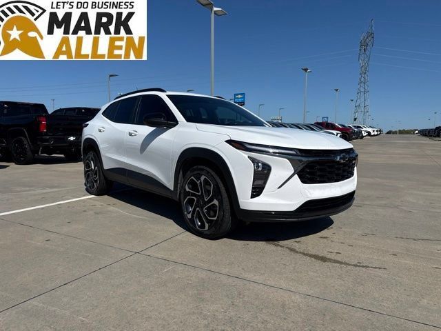 Used 2025 Chevrolet Trax RS w/ Sunroof Package FWD image 1