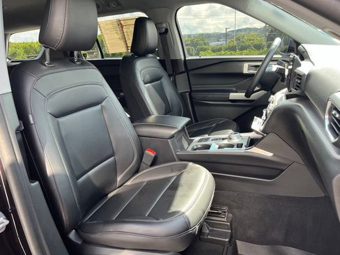 Used 2023 Ford Explorer XLT w/ Equipment Group 202A RWD image 29