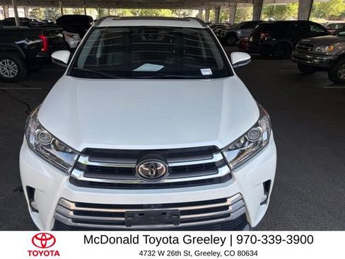Used 2017 Toyota Highlander Limited Platinum AWD/4WD image 2